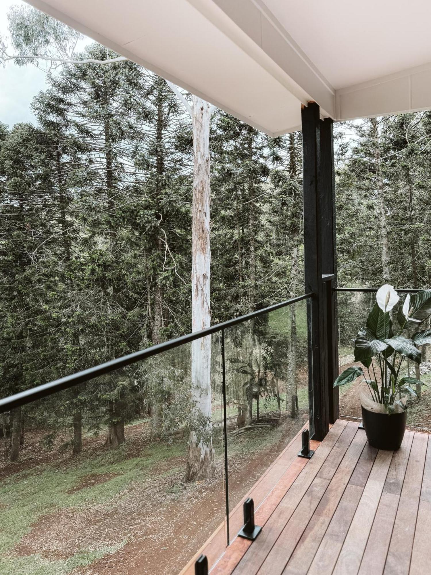 "On Burgum Pond" Cottages Maleny Room photo