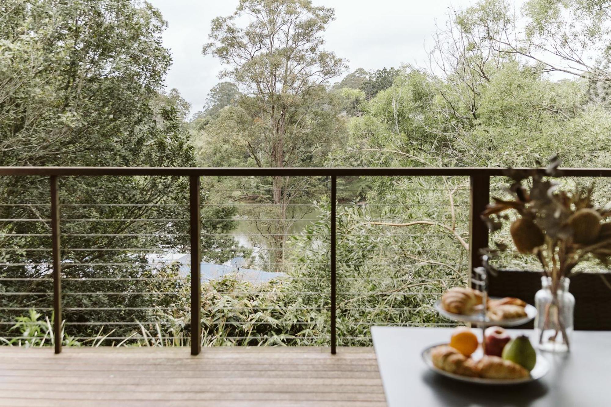 "On Burgum Pond" Cottages Maleny Exterior photo