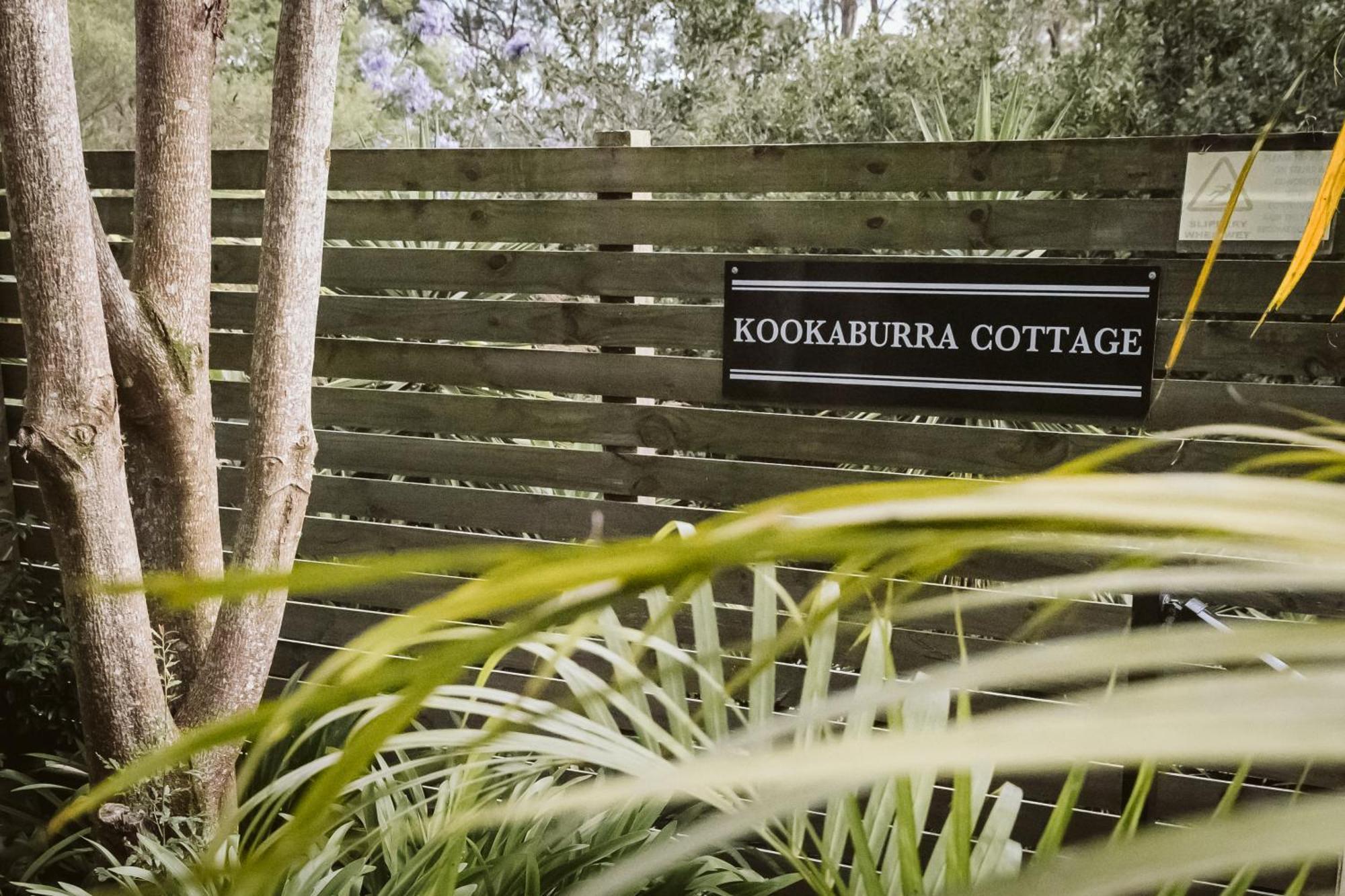 "On Burgum Pond" Cottages Maleny Room photo