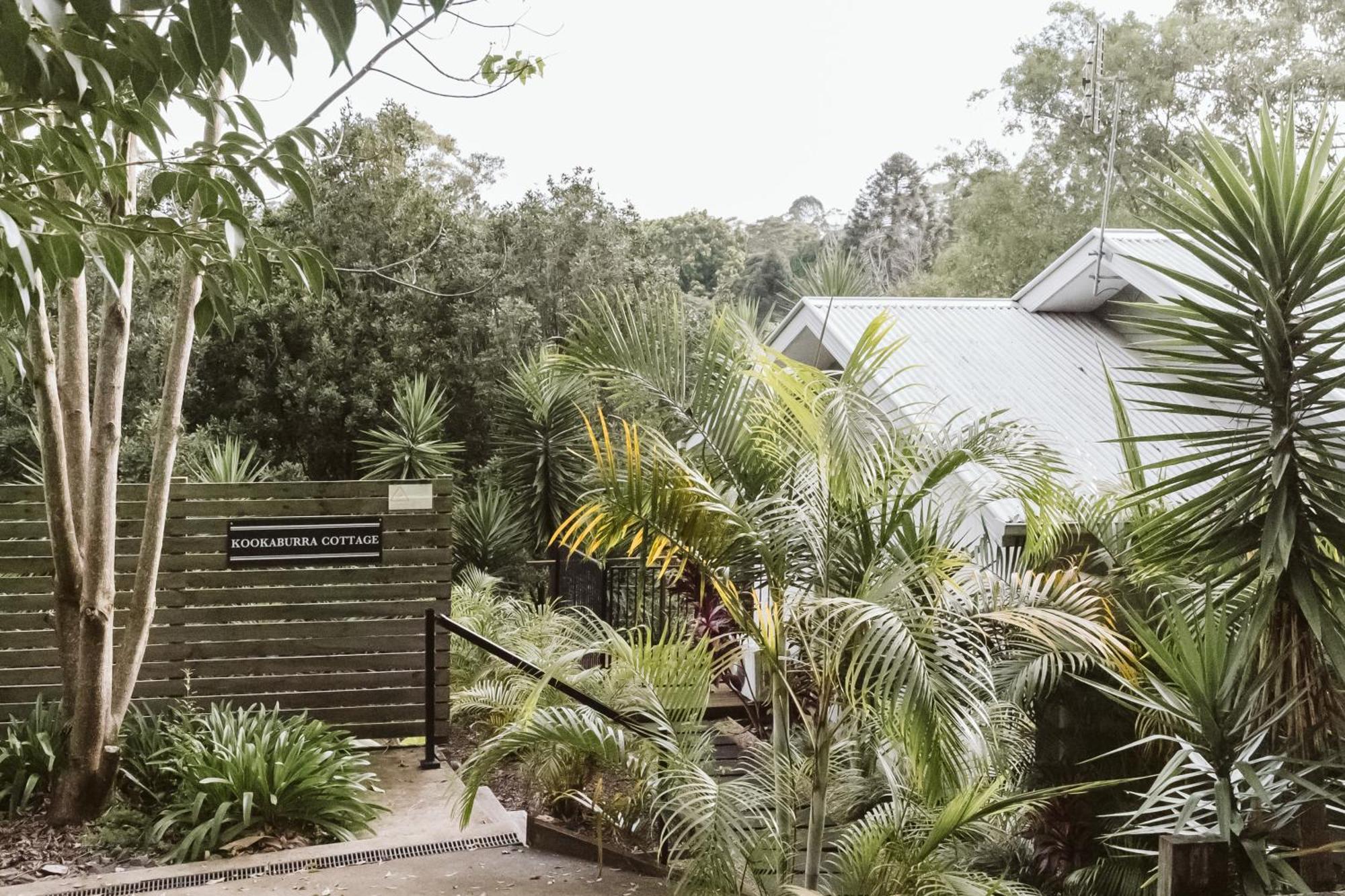 "On Burgum Pond" Cottages Maleny Room photo