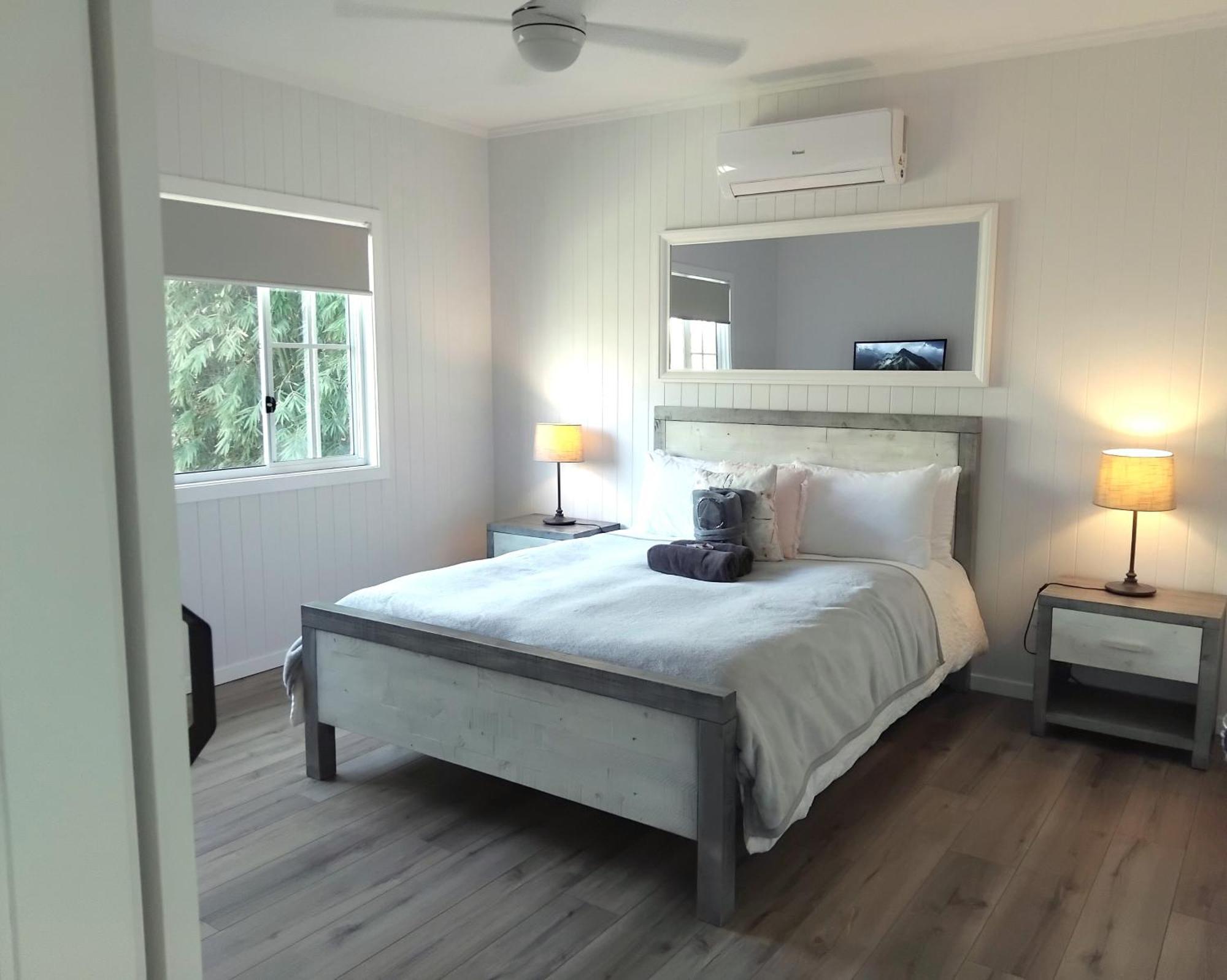 "On Burgum Pond" Cottages Maleny Room photo